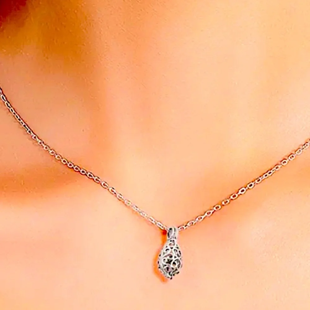 Silver Necklace Aromatherapy Scent Diffuser & Silver Locket - FREE Lava Bead NWT